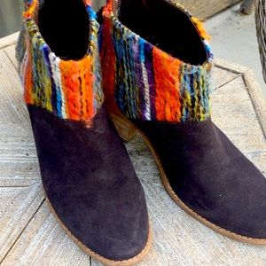 TOMS BROWN SUEDE BOOTIES
